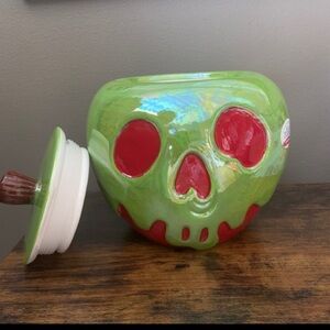 2024 Poison Apple Disney Villains NWT cookie jar